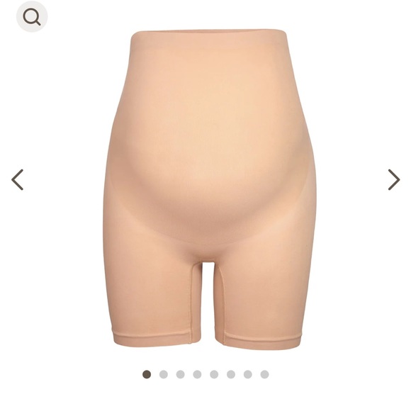 SKIMS Maternity sculpting shorts - Picture 2 of 4